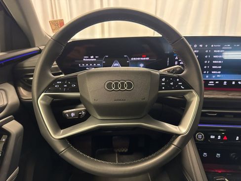 Used 2025 Audi Q5 2.0T Premium w/ Convenience Package image 11