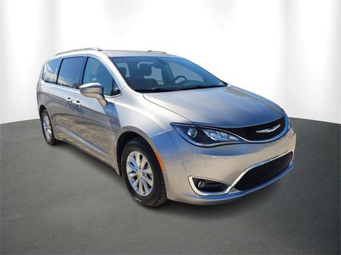 Certified 2019 Chrysler Pacifica Touring Plus image 1