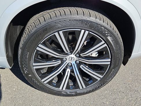 Certified 2025 Volvo XC90 B6 Plus w/ Protection Package Premier AWD/4WD image 8