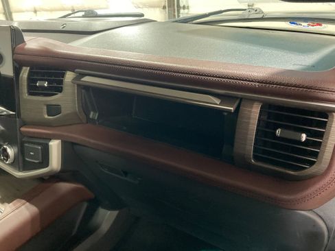 Used 2022 Ford Expedition Max Limited image 5