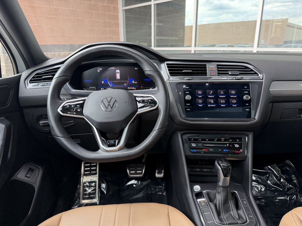Used 2024 Volkswagen Tiguan SE R-Line FWD image 16