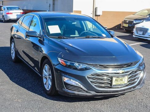 Used 2020 Chevrolet Malibu LT w/ Leather Package image 3