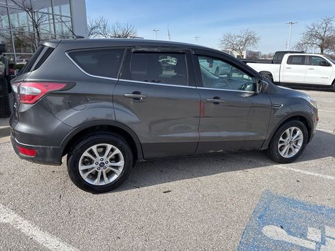 Used 2017 Ford Escape SE image 27