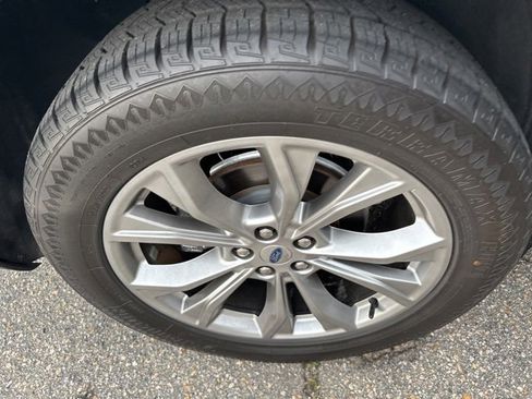 Used 2022 Ford Explorer Limited w/ Equipment Group 301A image 11