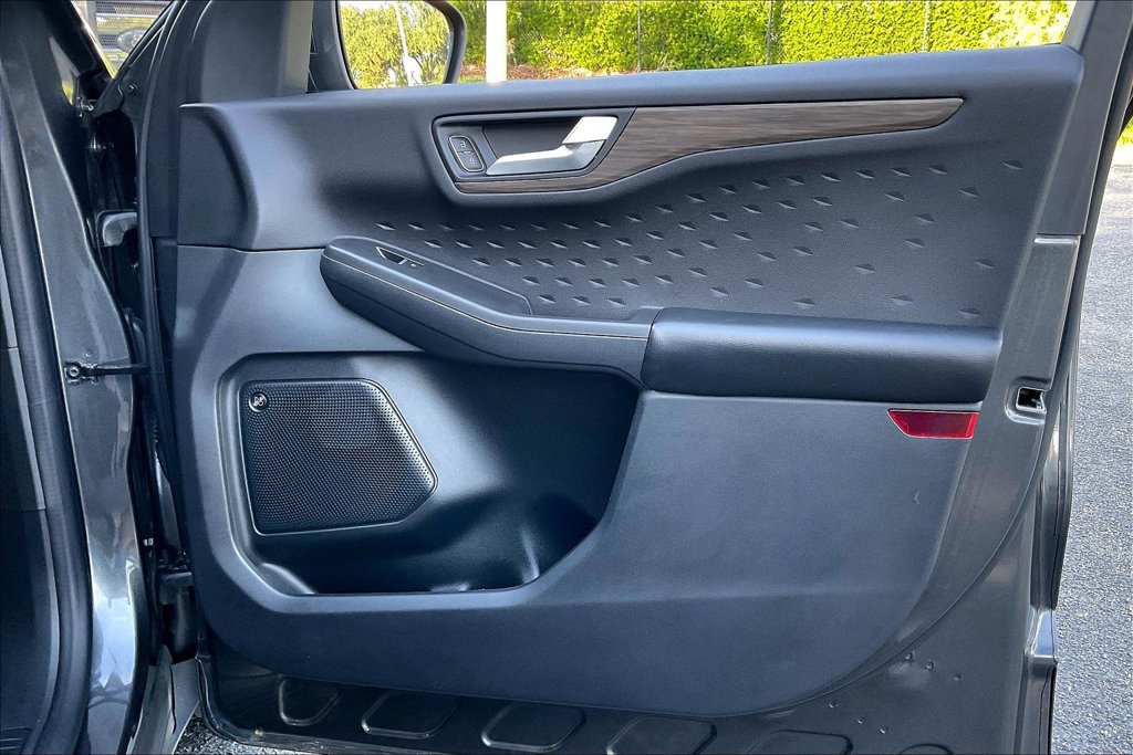 Used 2020 Ford Escape Titanium FWD image 21