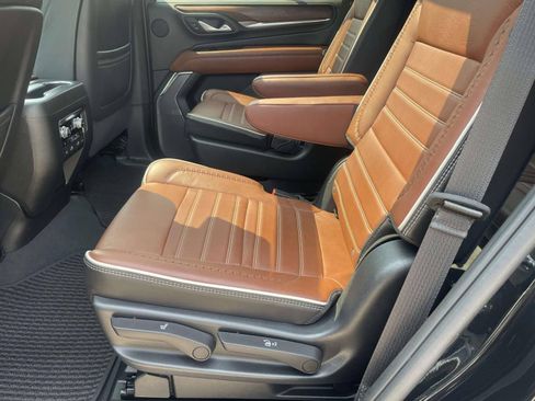 Used 2023 GMC Yukon Denali Ultimate AWD/4WD image 13