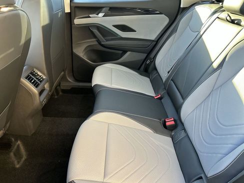 New 2026 Volkswagen Tiguan SE image 12