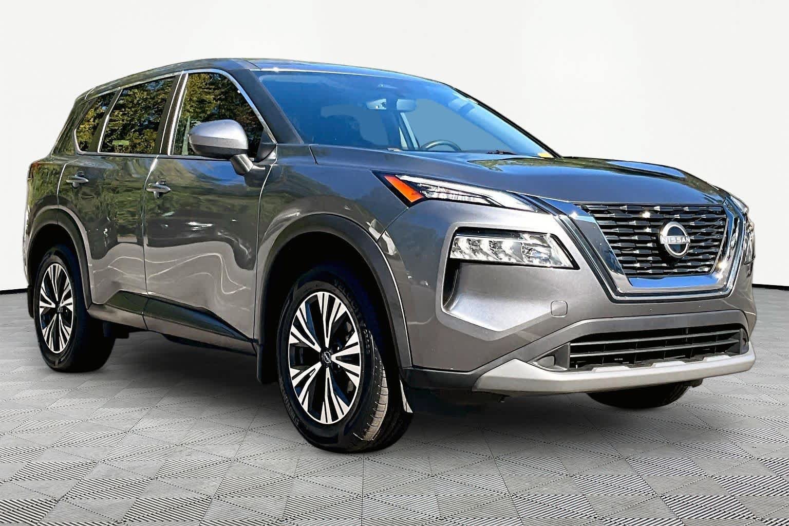 Used 2023 Nissan Rogue SV FWD image 3