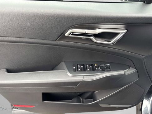 New 2026 Kia Sportage LX FWD image 19