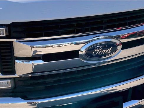 Used 2019 Ford F250 XLT w/ XLT Premium Package image 30