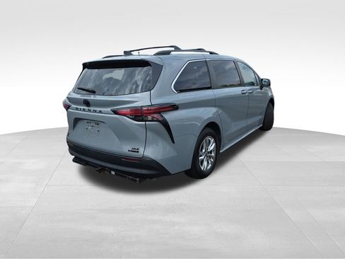 Used 2022 Toyota Sienna XLE Woodland Edition AWD/4WD image 9