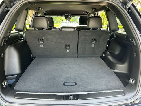 Certified 2024 Jeep Grand Cherokee Limited w/ Black Appearance Package image 44