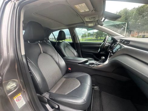 Used 2018 Toyota Camry SE w/ Moonroof Package FWD image 27