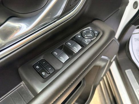 Used 2024 GMC Yukon XL SLT w/ SLT Luxury Package AWD/4WD image 11