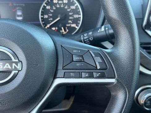Used 2024 Nissan Altima 2.5 SV FWD image 12