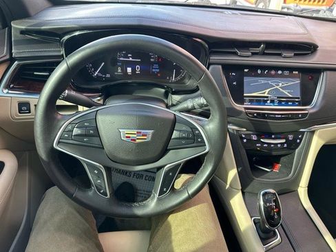 Used 2017 Cadillac XT5 Premium Luxury w/ Driver Assist Package AWD/4WD image 18