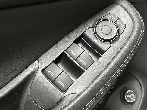 Used 2023 Buick Encore GX Select w/ Sport Touring Package FWD image 3