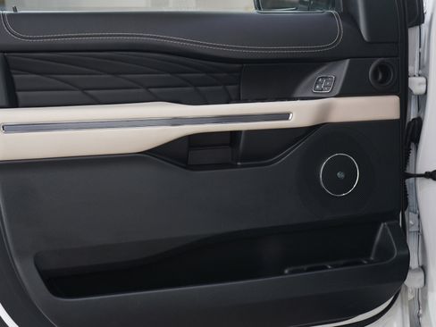 Used 2021 Ford Expedition Platinum image 24