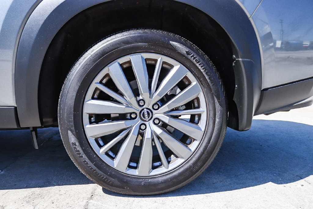 Used 2025 Nissan Pathfinder SL w/ SL Premium Package FWD image 12