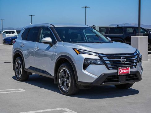 Used 2025 Nissan Rogue SV AWD/4WD image 3