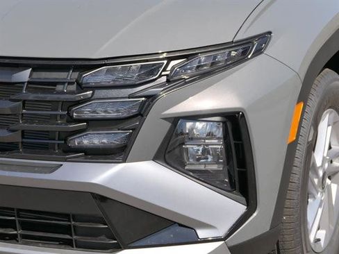 New 2025 Hyundai Tucson SE image 9