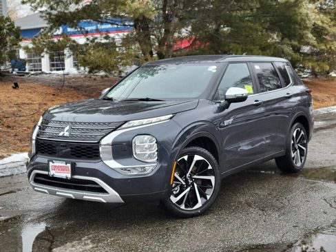 New 2025 Mitsubishi Outlander SE image 1