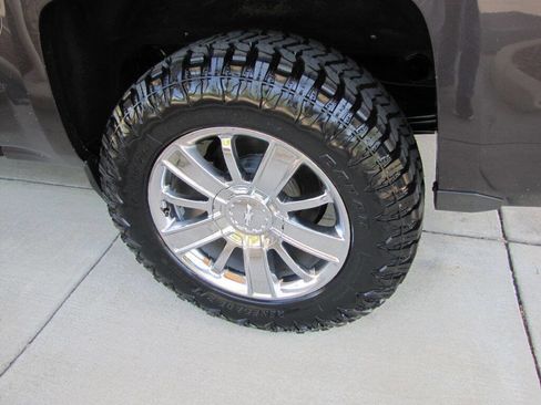 Used 2014 Chevrolet Silverado 1500 High Country image 31