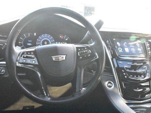 Used 2016 Cadillac Escalade Platinum AWD/4WD image 29