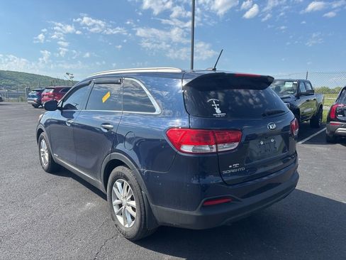 Used 2017 Kia Sorento AWD image 5