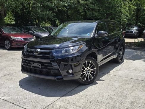 Used 2017 Toyota Highlander SE AWD/4WD image 1