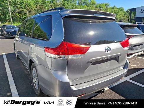 Used 2012 Toyota Sienna XLE FWD image 8