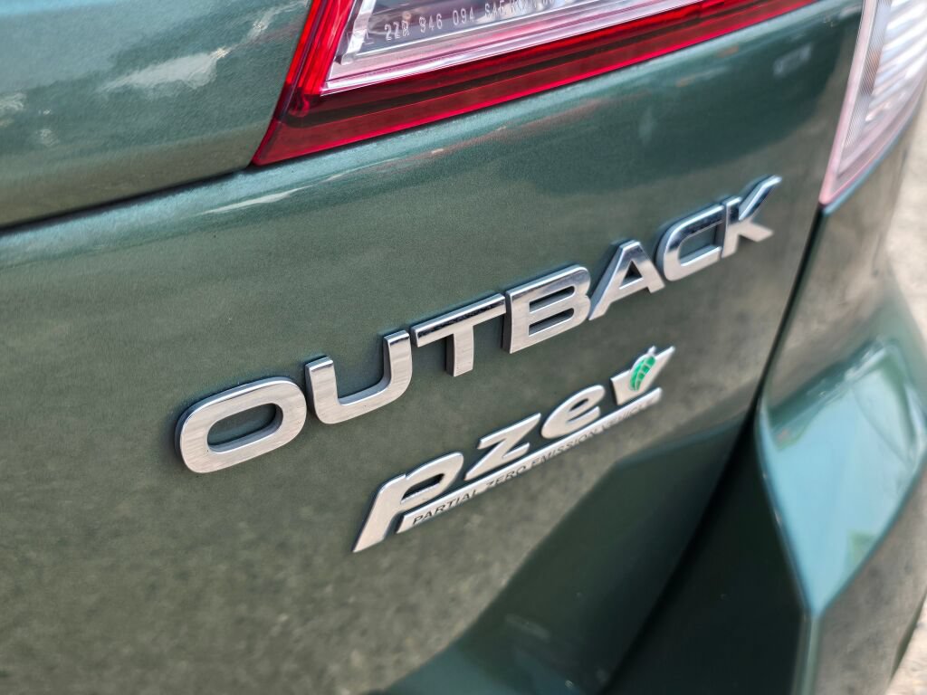 Used 2013 Subaru Outback 2.5i Premium w/ All-Weather Pkg AWD/4WD image 17