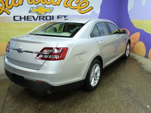 Used 2017 Ford Taurus SE image 8