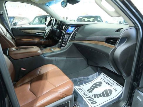 Used 2015 Cadillac Escalade ESV Premium image 34