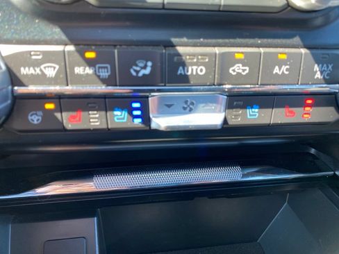 Used 2023 Ford F150 Lariat w/ FX4 Off-Road Package AWD/4WD image 14