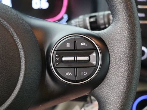 Used 2025 Kia Soul LX w/ LX Technology Package FWD image 22