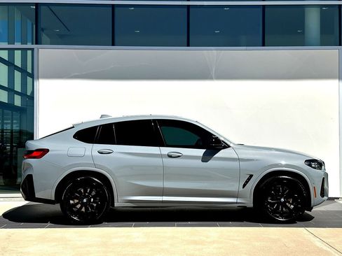 Certified 2025 BMW X4 xDrive30i w/ Premium Package image 3