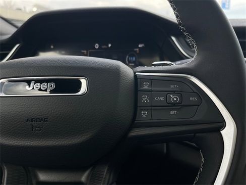 New 2025 Jeep Grand Cherokee L Altitude image 14