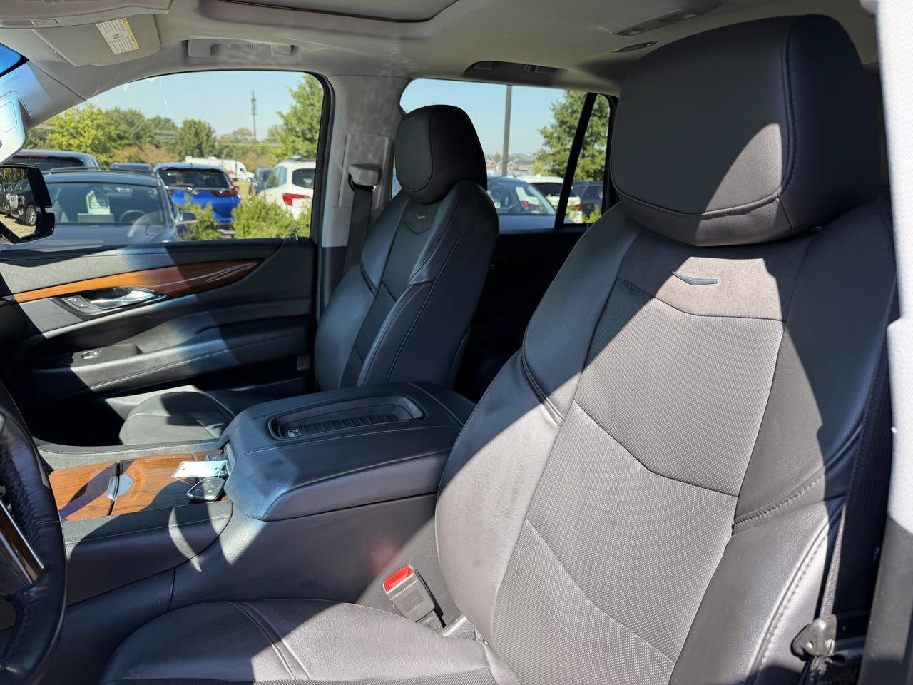 Used 2020 Cadillac Escalade Luxury AWD/4WD image 13