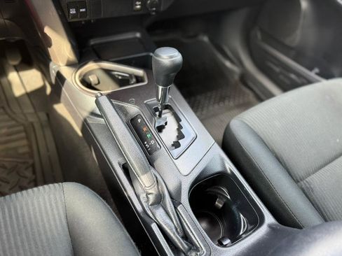 Used 2018 Toyota RAV4 LE image 19