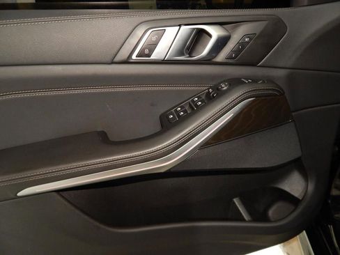 Used 2022 BMW X5 xDrive40i w/ M Sport Package image 13