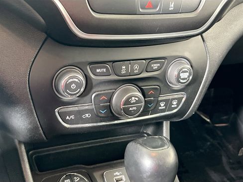 Used 2022 Jeep Cherokee Trailhawk w/ Sun, Sound & Nav Group image 16