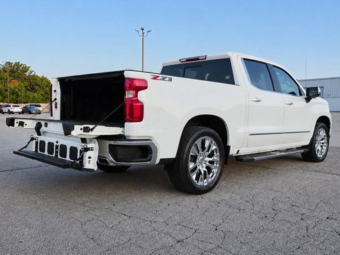Used 2022 Chevrolet Silverado 1500 LTZ w/ LTZ Premium Package AWD/4WD image 6