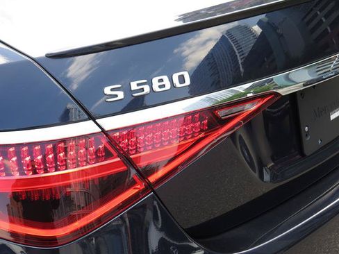 Used 2023 Mercedes-Benz S 580 4MATIC Sedan w/ AMG Line image 29