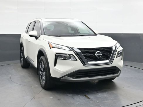 Used 2023 Nissan Rogue SV w/ SV Premium B Package image 2