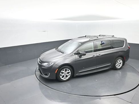 Used 2018 Chrysler Pacifica Touring-L Plus w/ Tire & Wheel Group FWD image 25