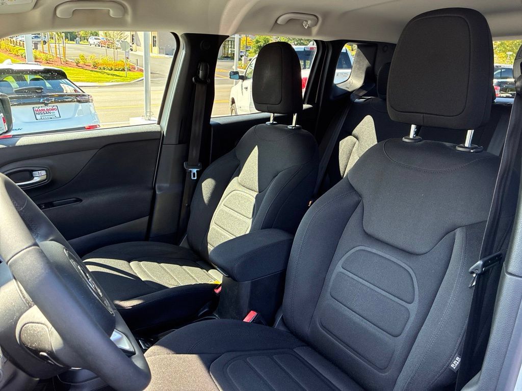 Used 2020 Jeep Renegade Latitude AWD/4WD image 15