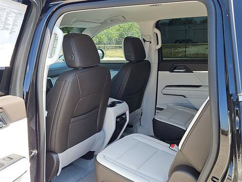 Used 2026 GMC Acadia Denali FWD image 10