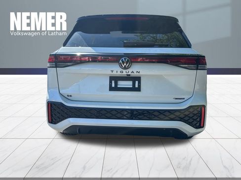 New 2026 Volkswagen Tiguan SE R-Line AWD/4WD image 3