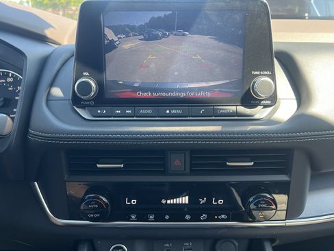 Used 2023 Nissan Rogue SV FWD image 5